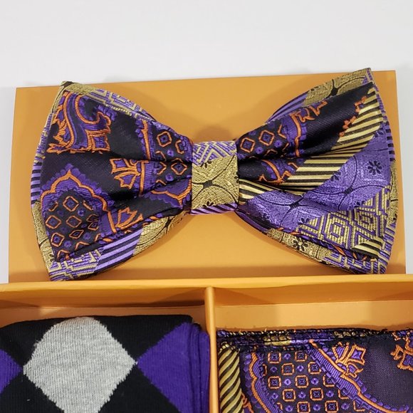 Robert Lewis Plum Bow Tie Hanky Socks Box 3 Set - Picture 2 of 7